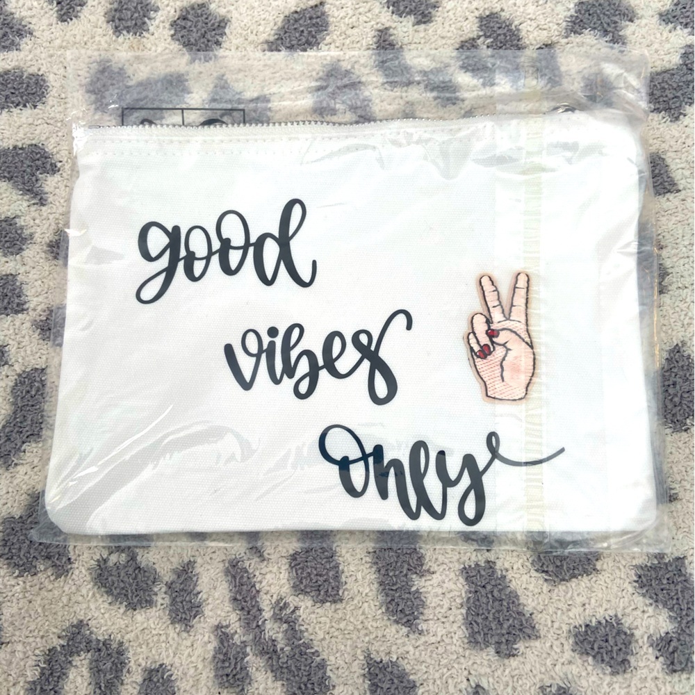 HANDMADE MAKEUP POUCH ‘GOOD VIBES ONLY’